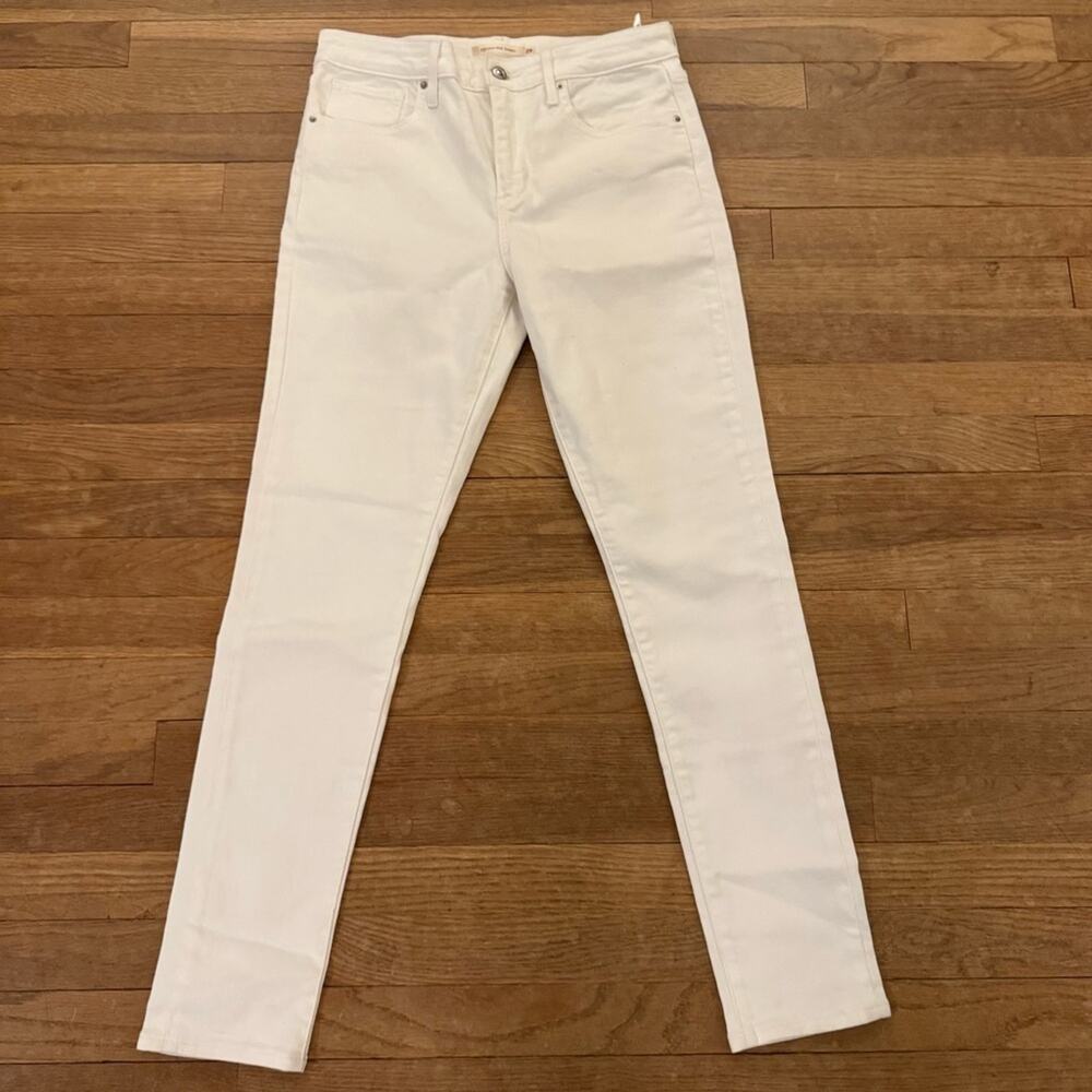 Levi's white high rise skinny chino pants size 29
 b47